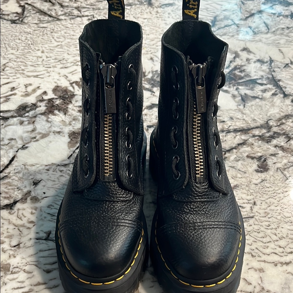 Dr. Martens Sinclair milled Nappa size 7